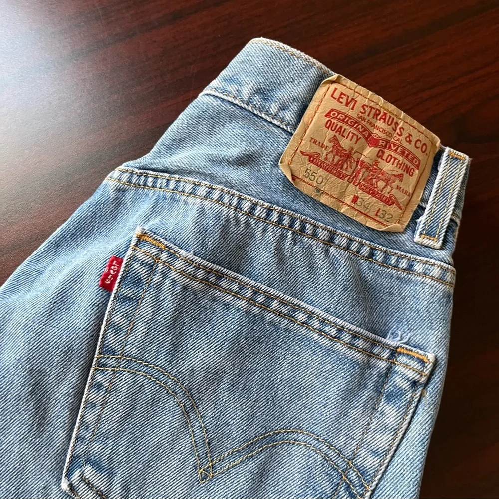 Vintage Levis 550 Jeans Mens 34x32 Relaxed Fit Blue Red Tab - Picture 2 of 7